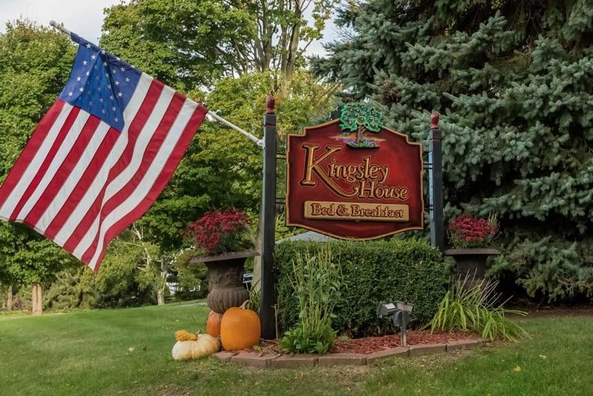 Kingsley House Bed & Breakfast - Full Home Fennville Exterior photo