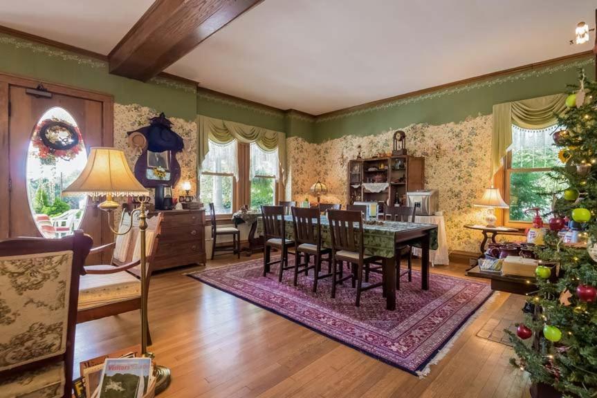 Kingsley House Bed & Breakfast - Full Home Fennville Exterior photo